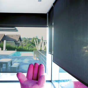 Уход за рулонными шторами