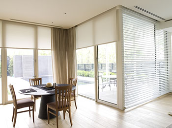 Рулонные шторы или жалюзи, что лучше